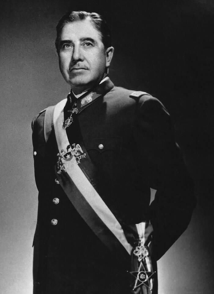 Augusto Pinochet diktatör